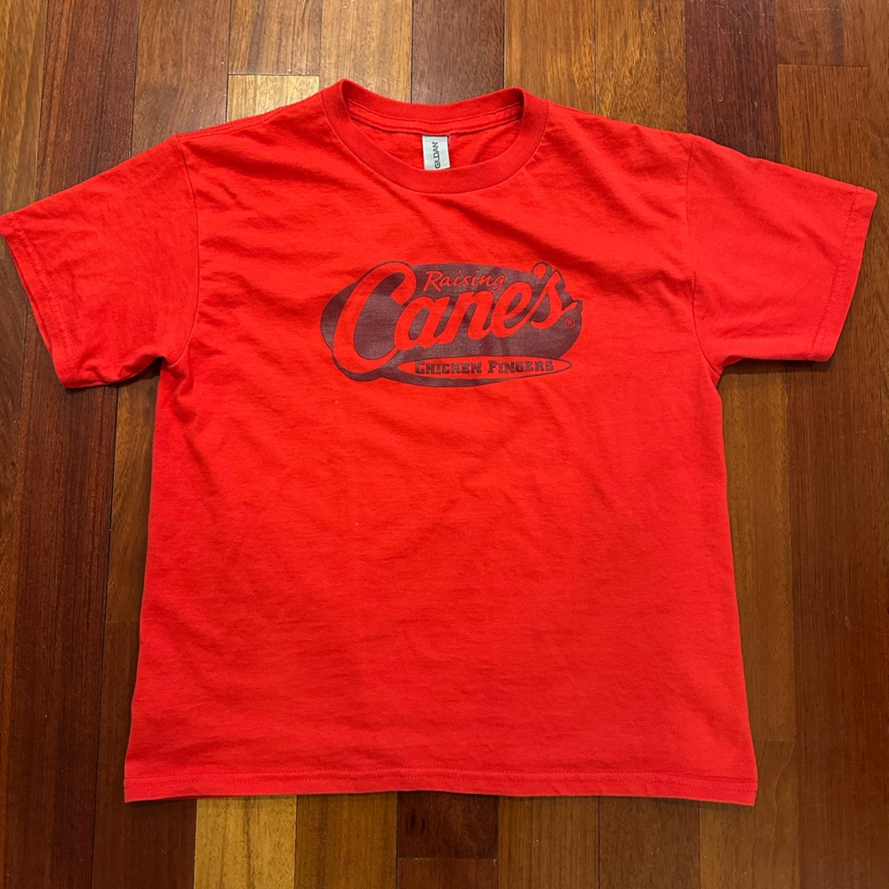 Gildan Red Raising Cane's Logo Kids T-Shirt Red Black Tees - Short Sleeve Size L